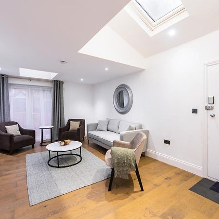 ロンドン Ealing Residencyアパートホテル エクステリア 写真