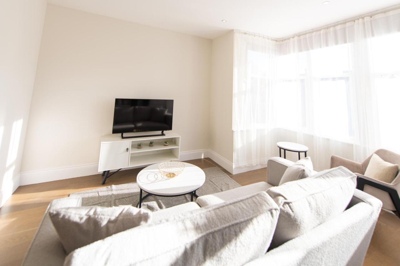 ロンドン Ealing Residencyアパートホテル エクステリア 写真