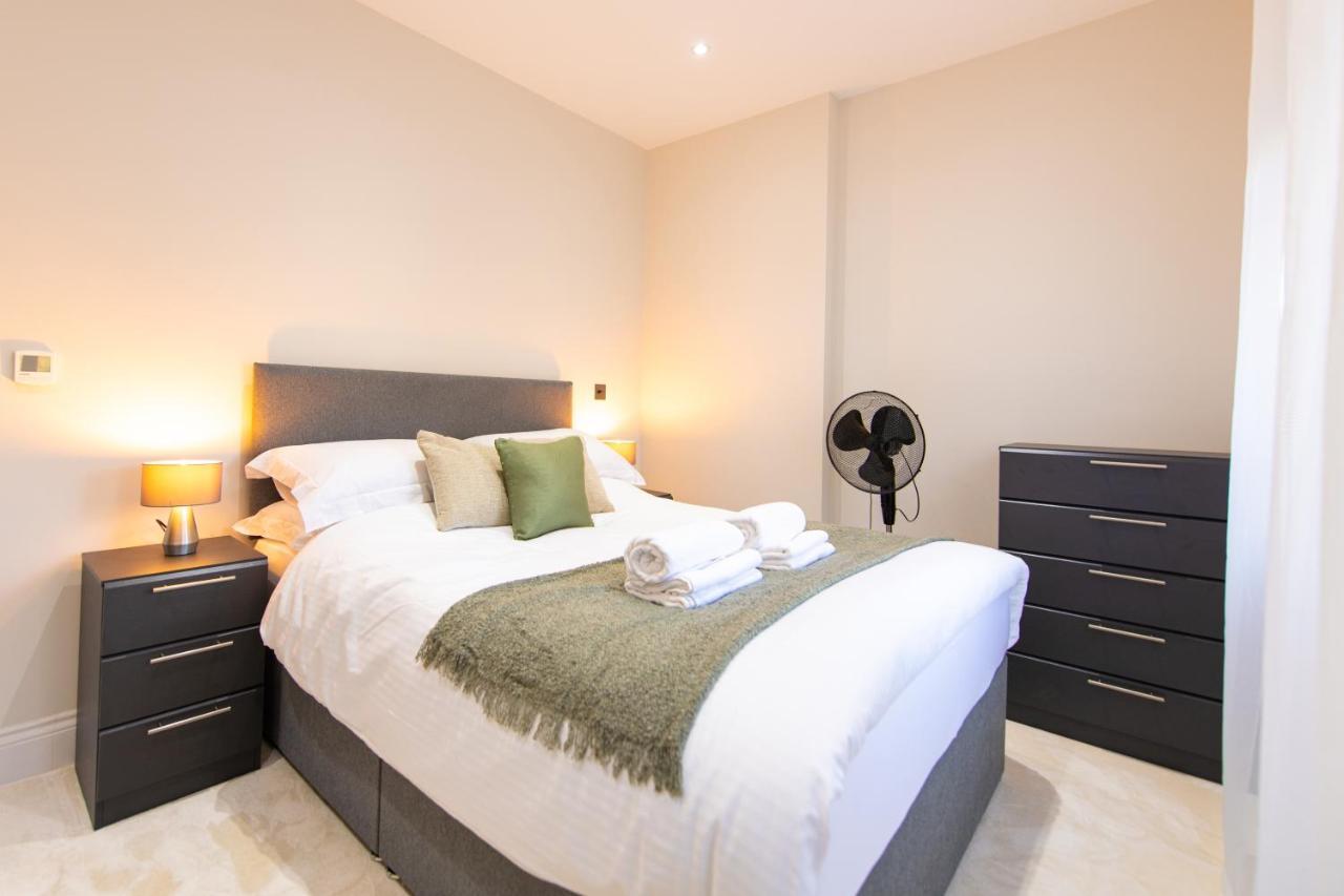 ロンドン Ealing Residencyアパートホテル エクステリア 写真