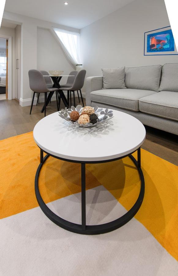 ロンドン Ealing Residencyアパートホテル エクステリア 写真