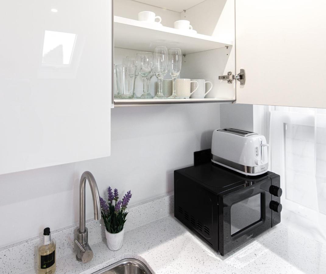 ロンドン Ealing Residencyアパートホテル エクステリア 写真