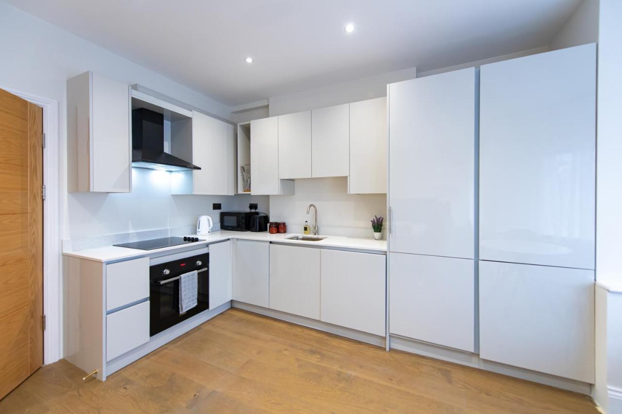 ロンドン Ealing Residencyアパートホテル エクステリア 写真