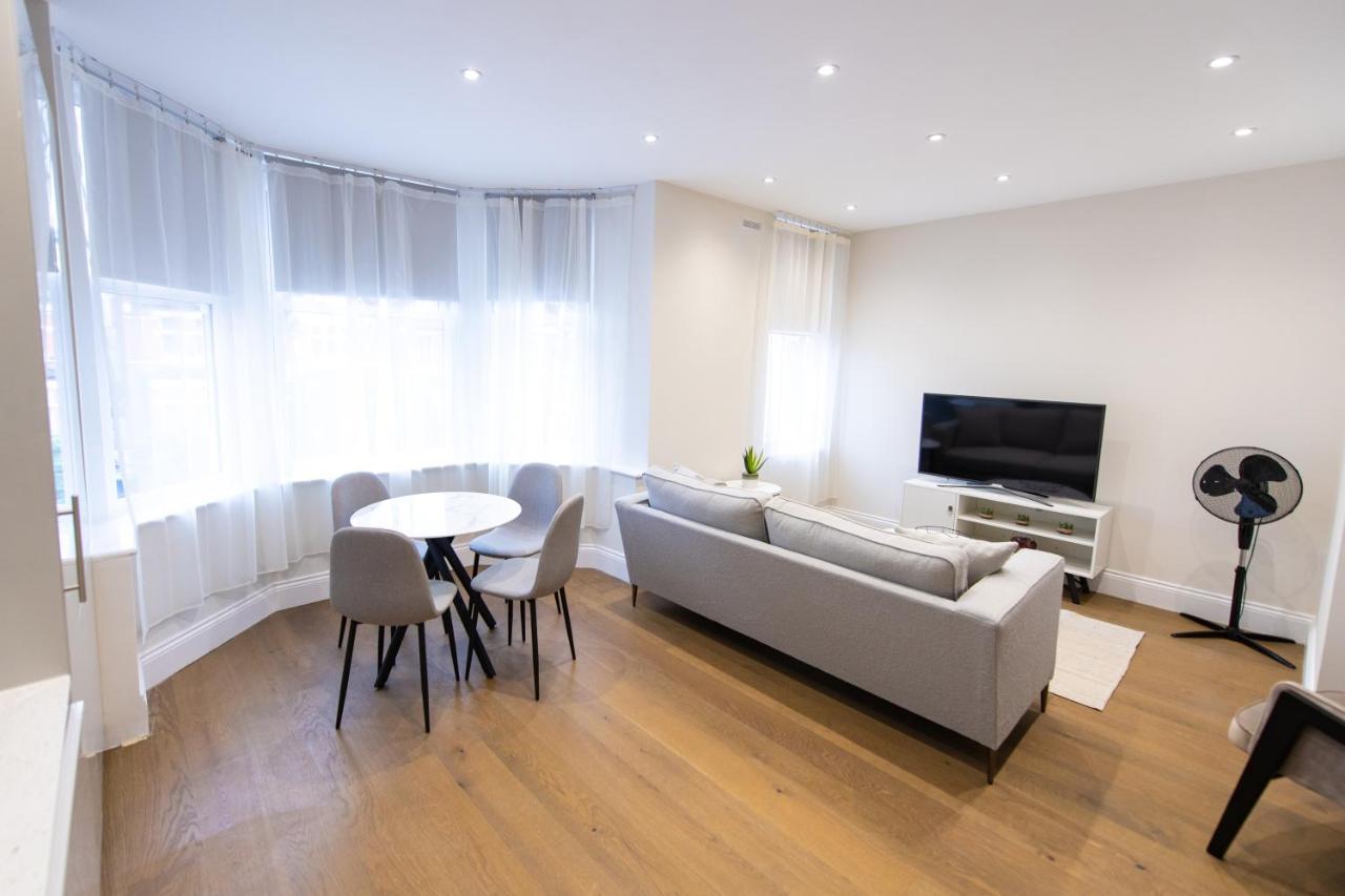 ロンドン Ealing Residencyアパートホテル エクステリア 写真