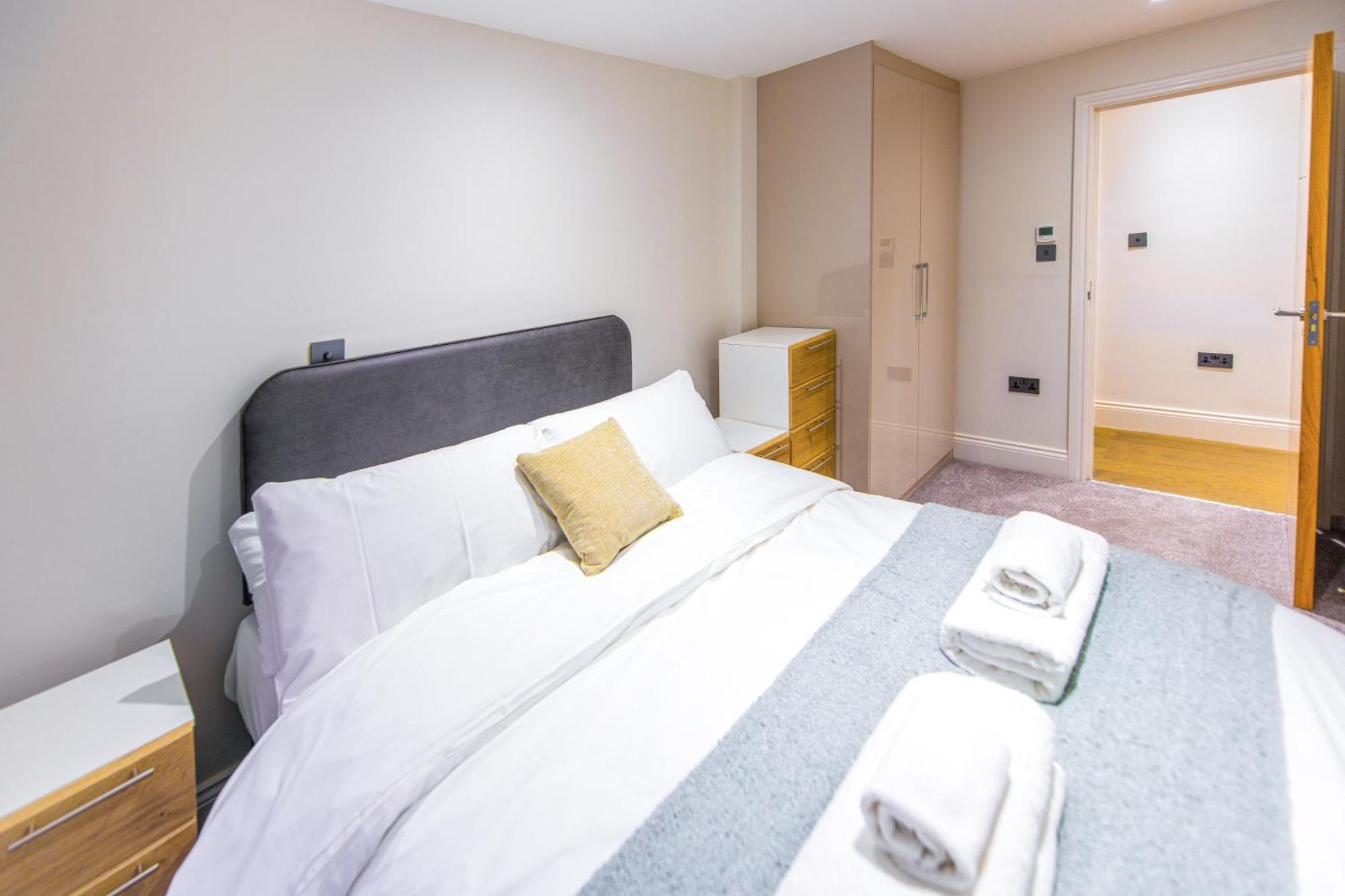 ロンドン Ealing Residencyアパートホテル エクステリア 写真