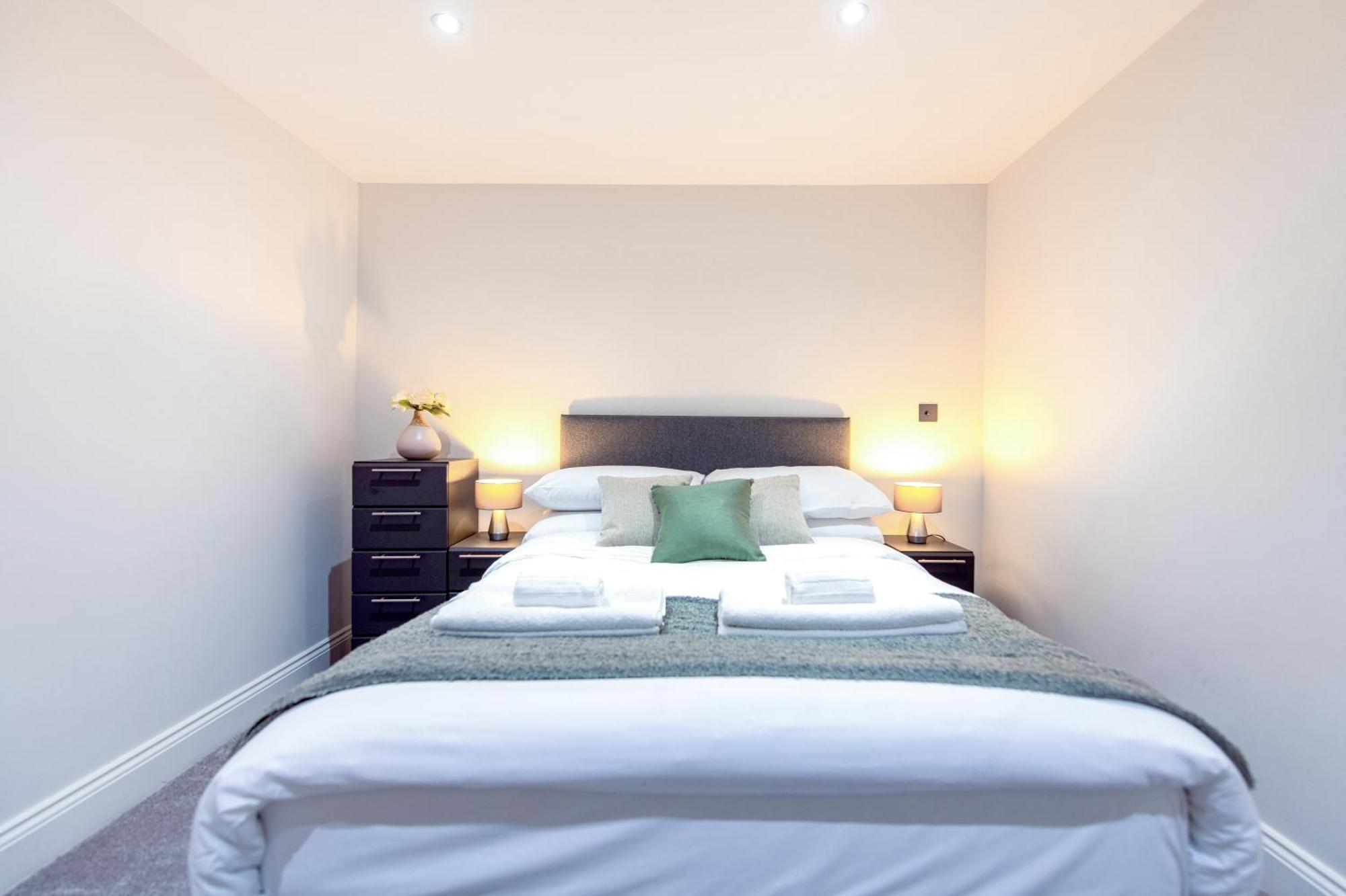 ロンドン Ealing Residencyアパートホテル エクステリア 写真