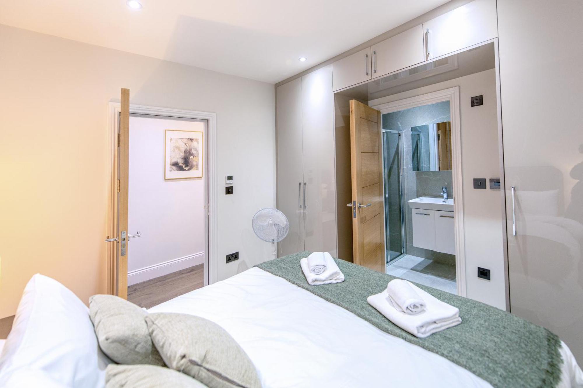 ロンドン Ealing Residencyアパートホテル エクステリア 写真