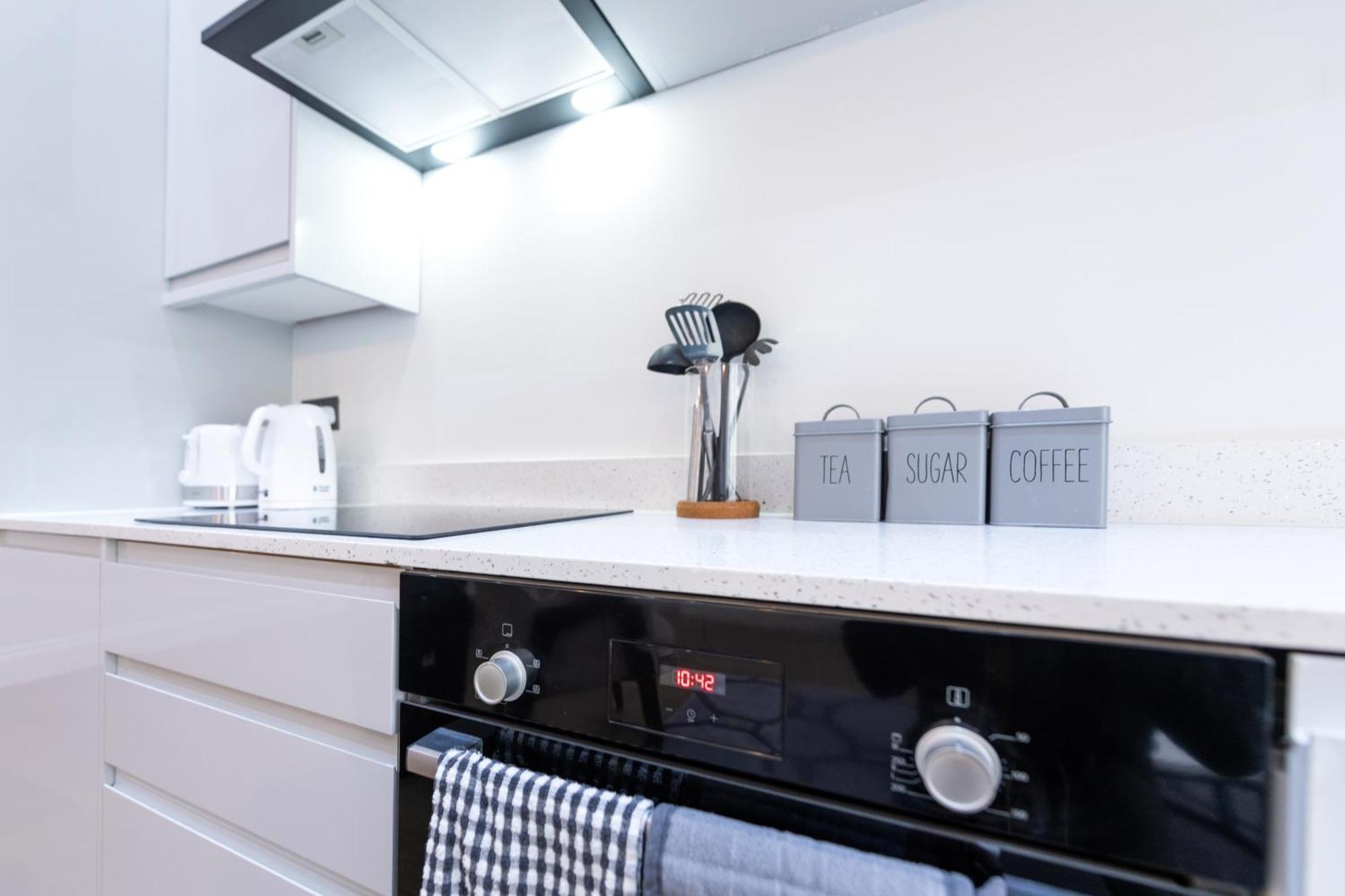 ロンドン Ealing Residencyアパートホテル エクステリア 写真