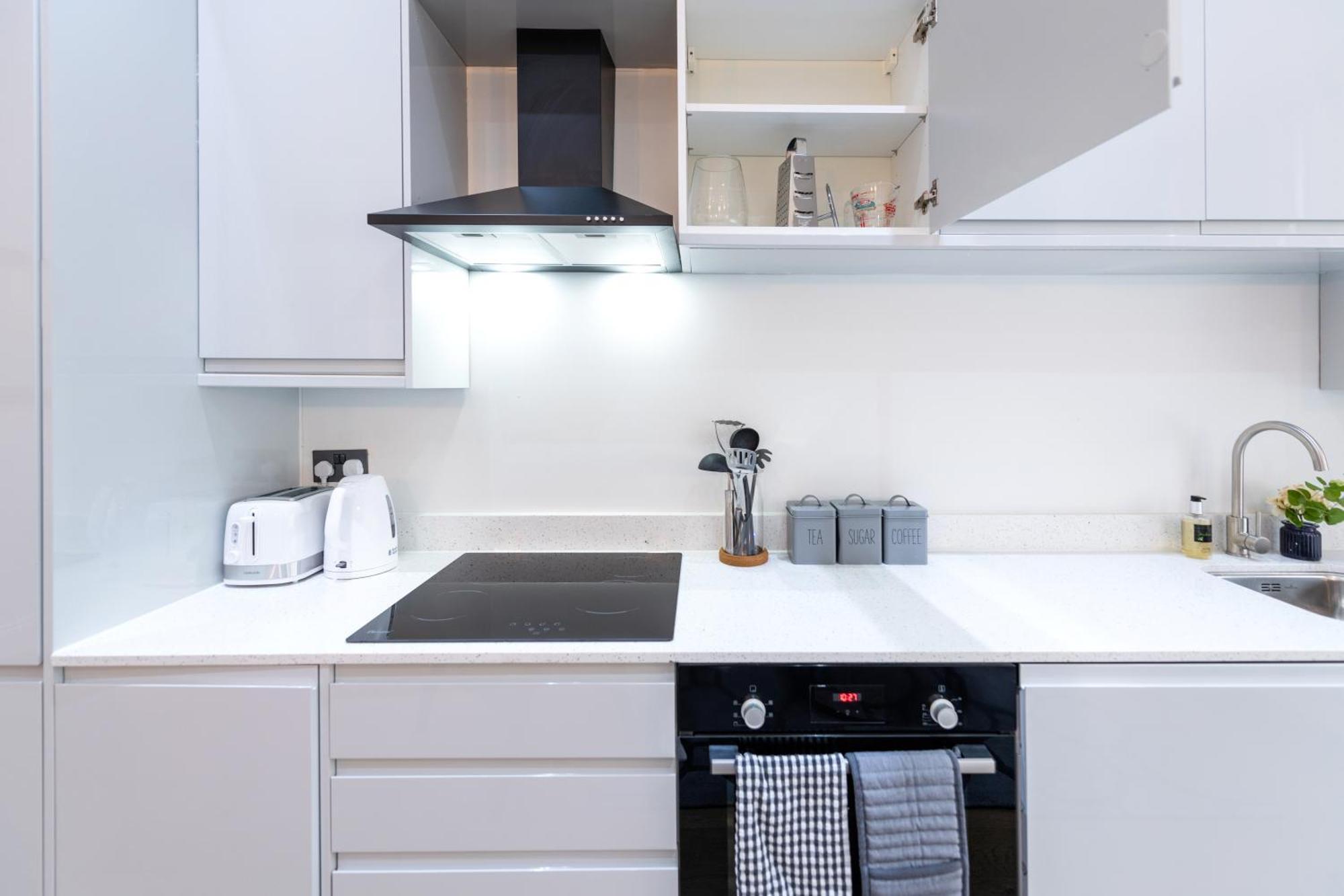 ロンドン Ealing Residencyアパートホテル エクステリア 写真