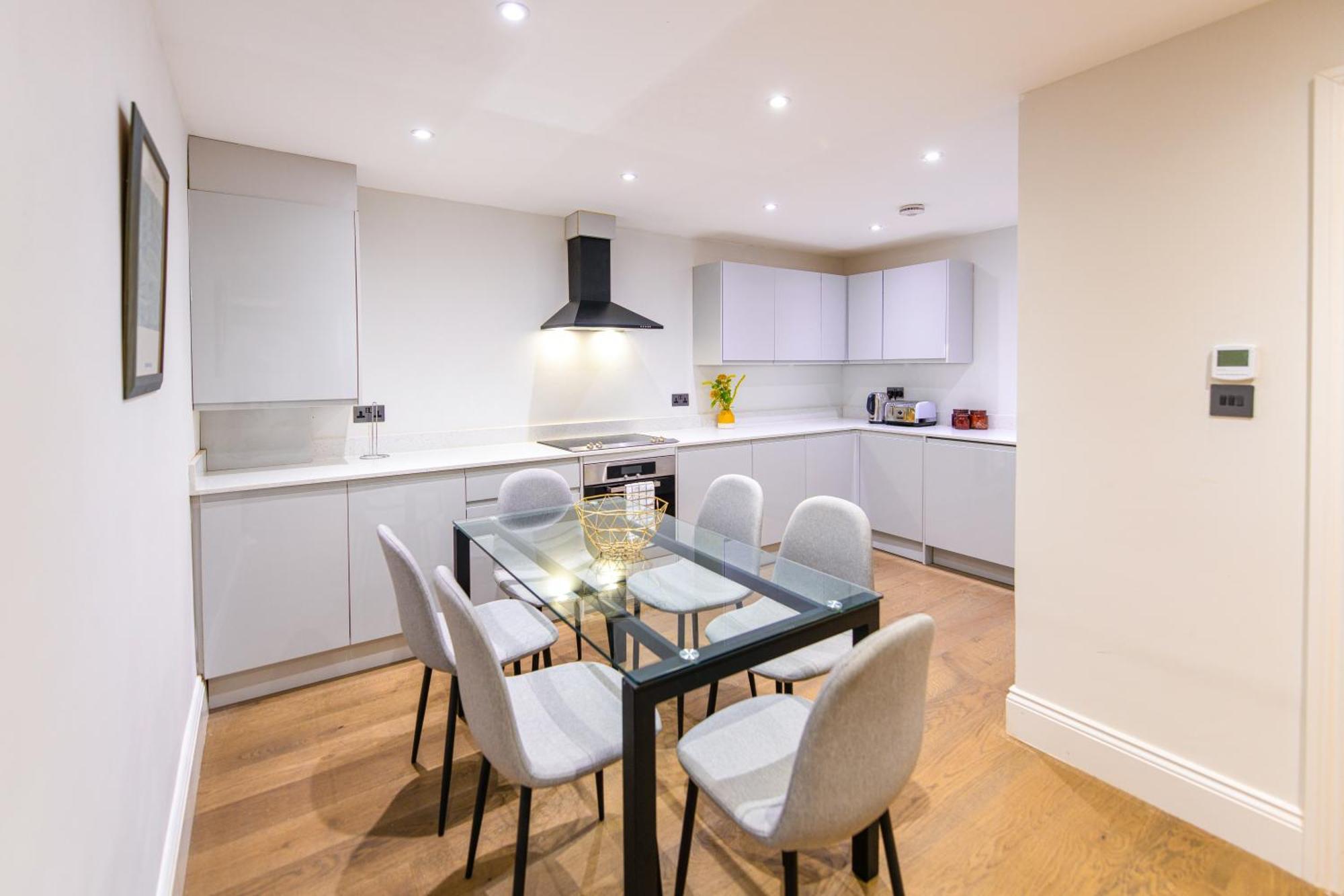 ロンドン Ealing Residencyアパートホテル エクステリア 写真