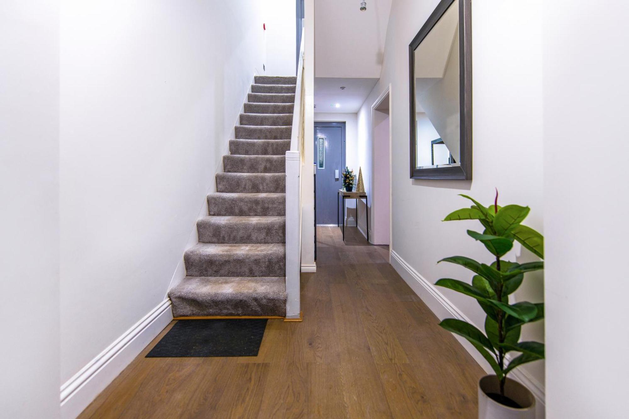 ロンドン Ealing Residencyアパートホテル エクステリア 写真