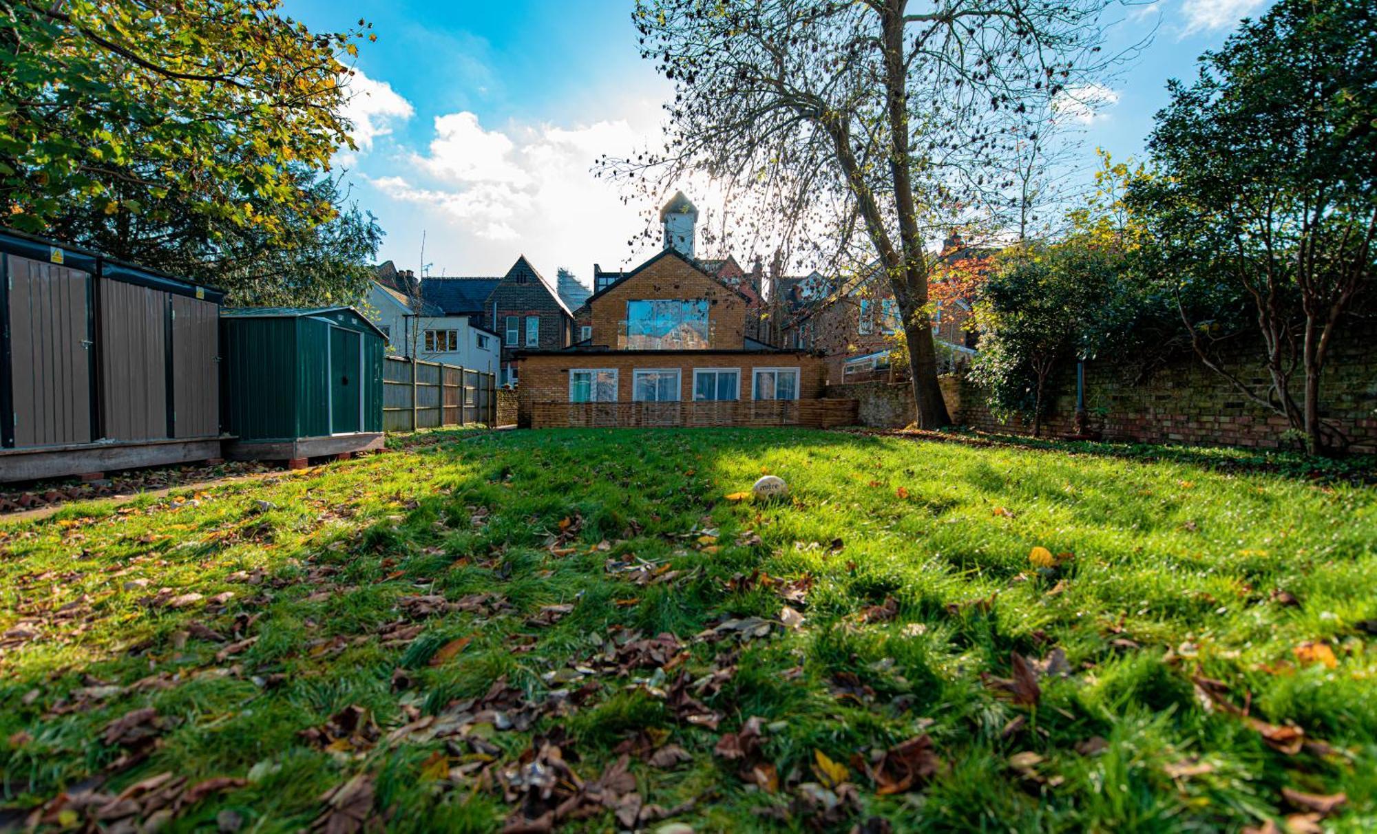 ロンドン Ealing Residencyアパートホテル エクステリア 写真
